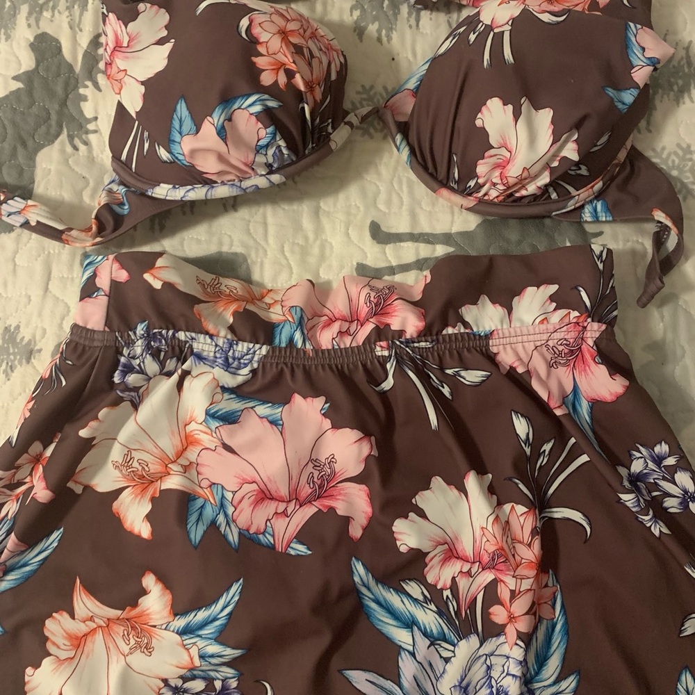 VENUS Colorful Patterned Bikini Top